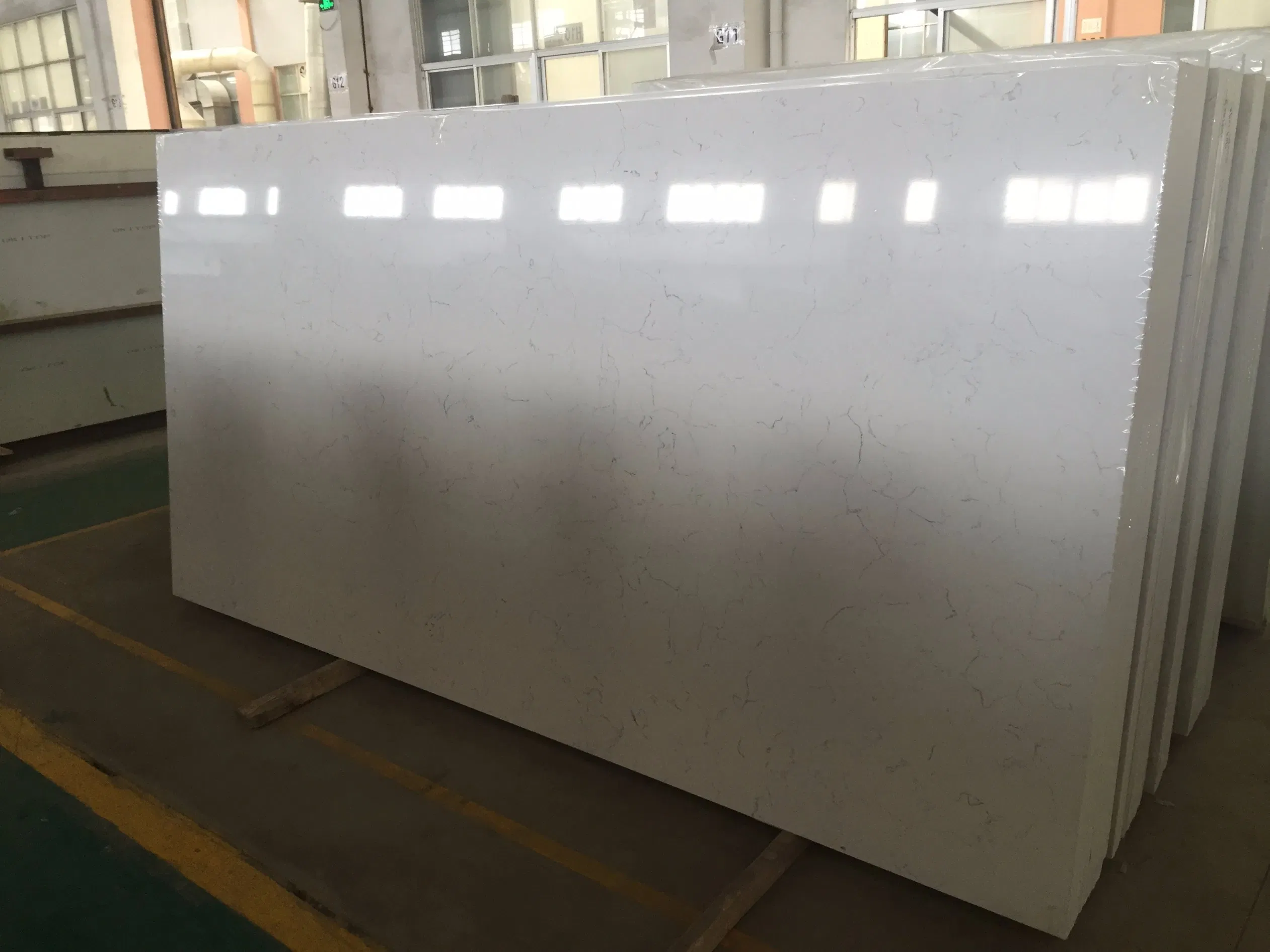 Guangdong Scratch-Resistant Engineered Quartz Countertop/Vanity Top/Worktop/Benchtop for Kitchen/Bathroom/Hotel/Office/Store/Shopping Mall