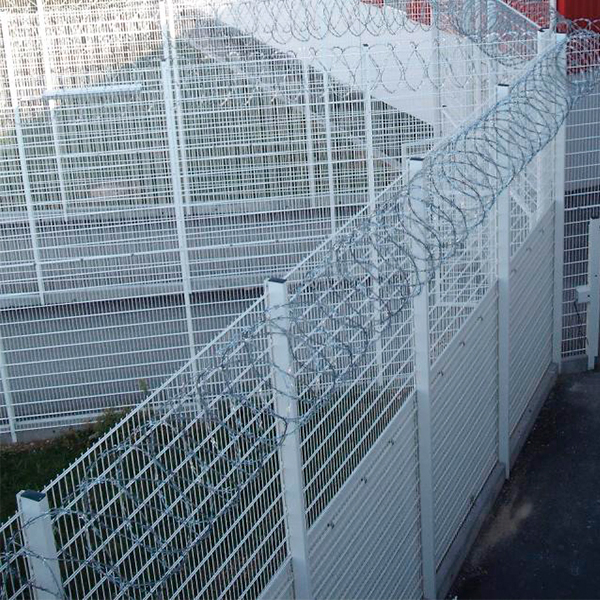 358 Fence on The Top Have Thorns