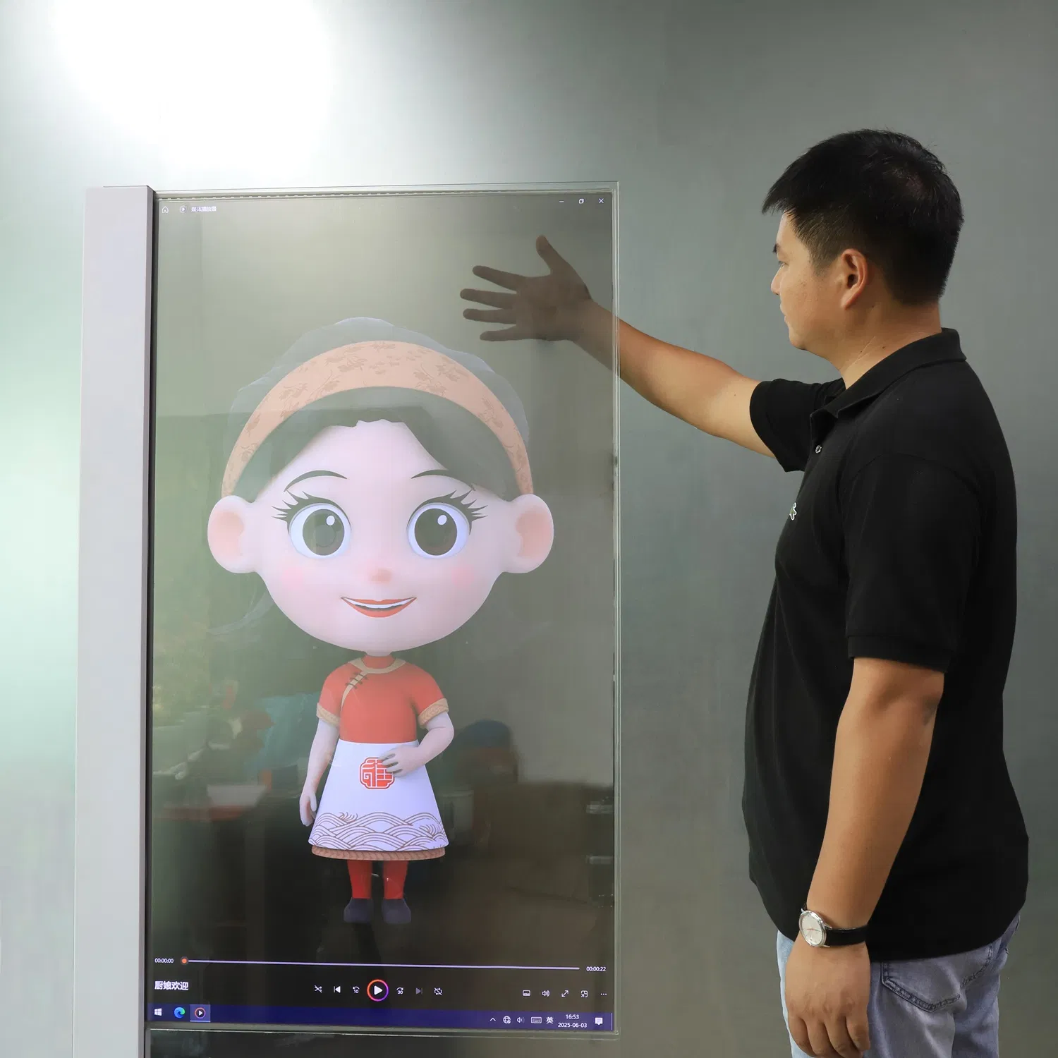 OLED дисплей Crystal Clear с интерактивным экраном