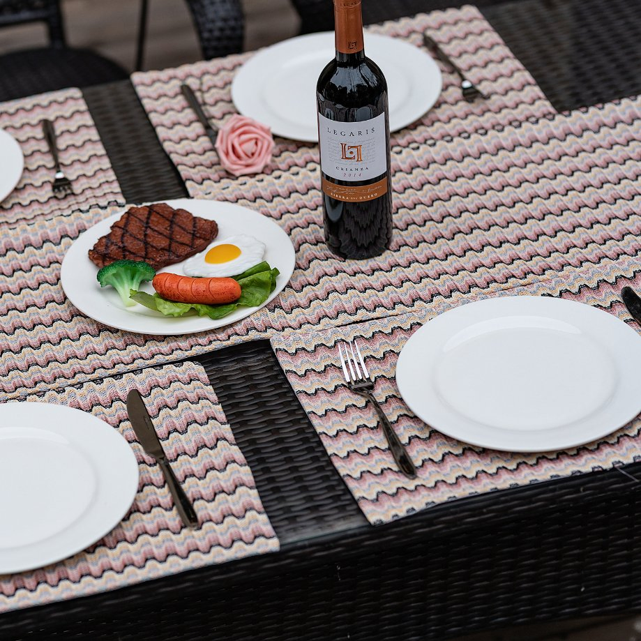 Water Resistant Plastic Woven Zig Zag Outdoor Table Runner