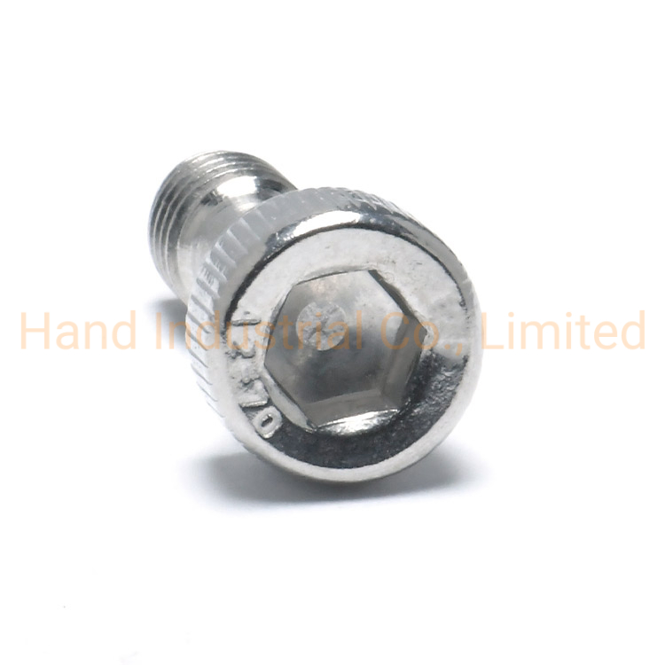 Винт с внутренним шестигранником и цилиндрической головкой