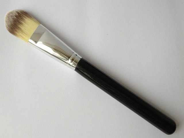 Gold Handle Nylon Foundation Cosmetic Brush for Makeup