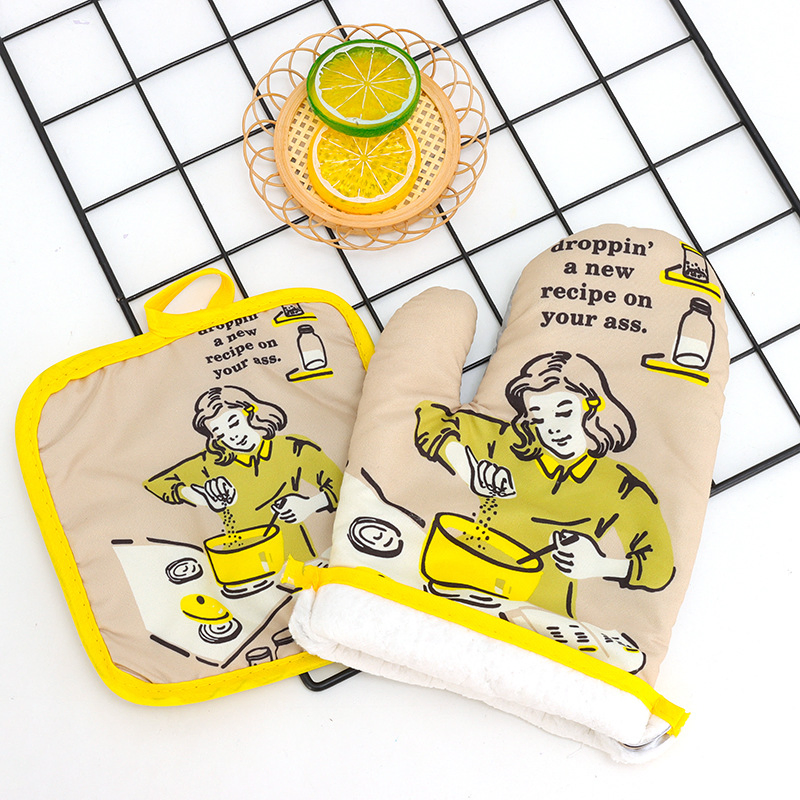 Two-Piece Set of Heat-Insulating Gloves, Microwave Gloves, Oven Gloves and Baking Protective Gloves