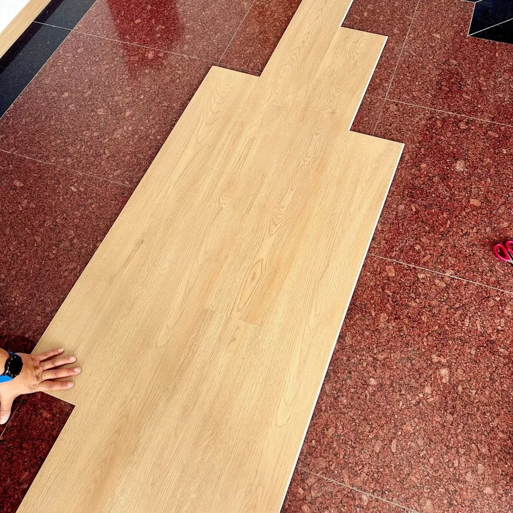 Waterproof Plastic Wood Floor Spc 7mm Thick for Home and Office