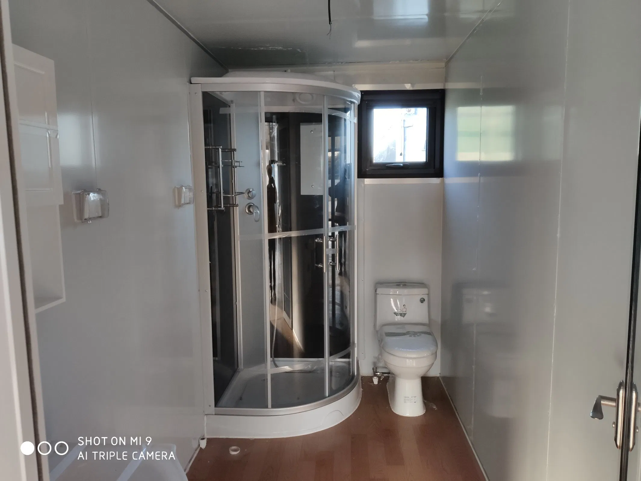 Luxury Prefabricated House Villa Foldable Folding House Shed Office 2 Bedroom Prefab Modular Mobile Expandable Container House with Toilet