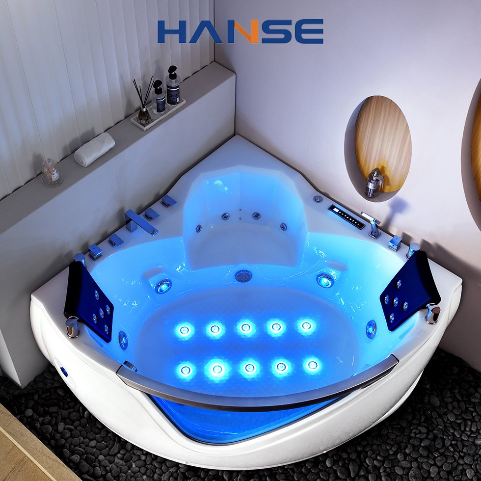 Угловая гидромассажная ванна с ТВ и подсветкой