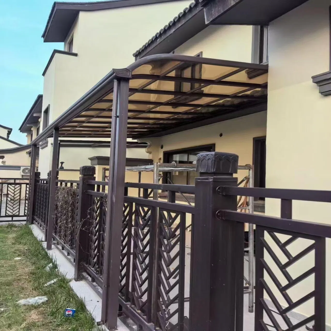 14. China Manufacturers Aluminium Parking Lot Carport Awning Outdoor Canopy Car Parking Shed Cantilever Waterproof for Garden Shade Carport