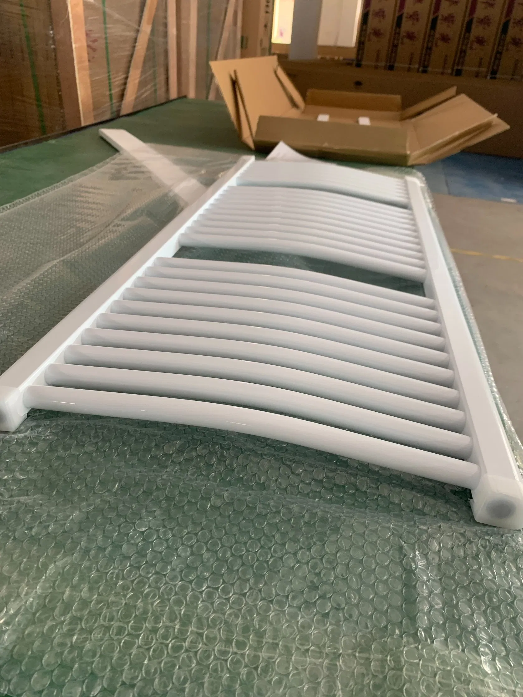 White Color Powder Coating Towel Rack Towel Radiator with Wall Mounting Hanger