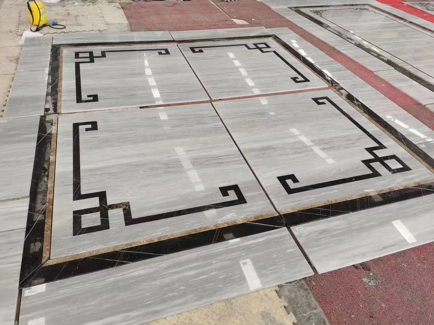 Мраморный медальон водной резки на заказ