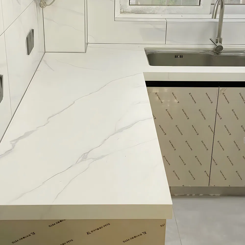Modern Solid Surface Kitchen Furniture with Stylish Island and Countertop