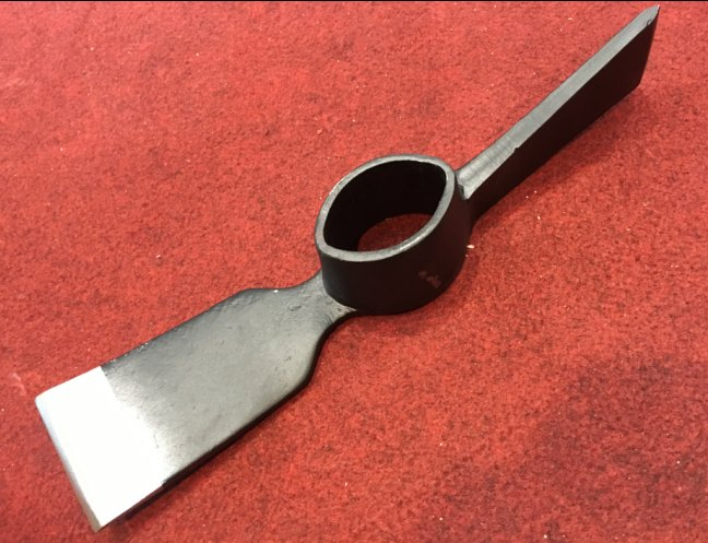 Portable and Durable Steel Pickaxe, Suitable for Various Working Conditions. Workers, Farmers, and Prospectors All Praise Its Effectiveness.