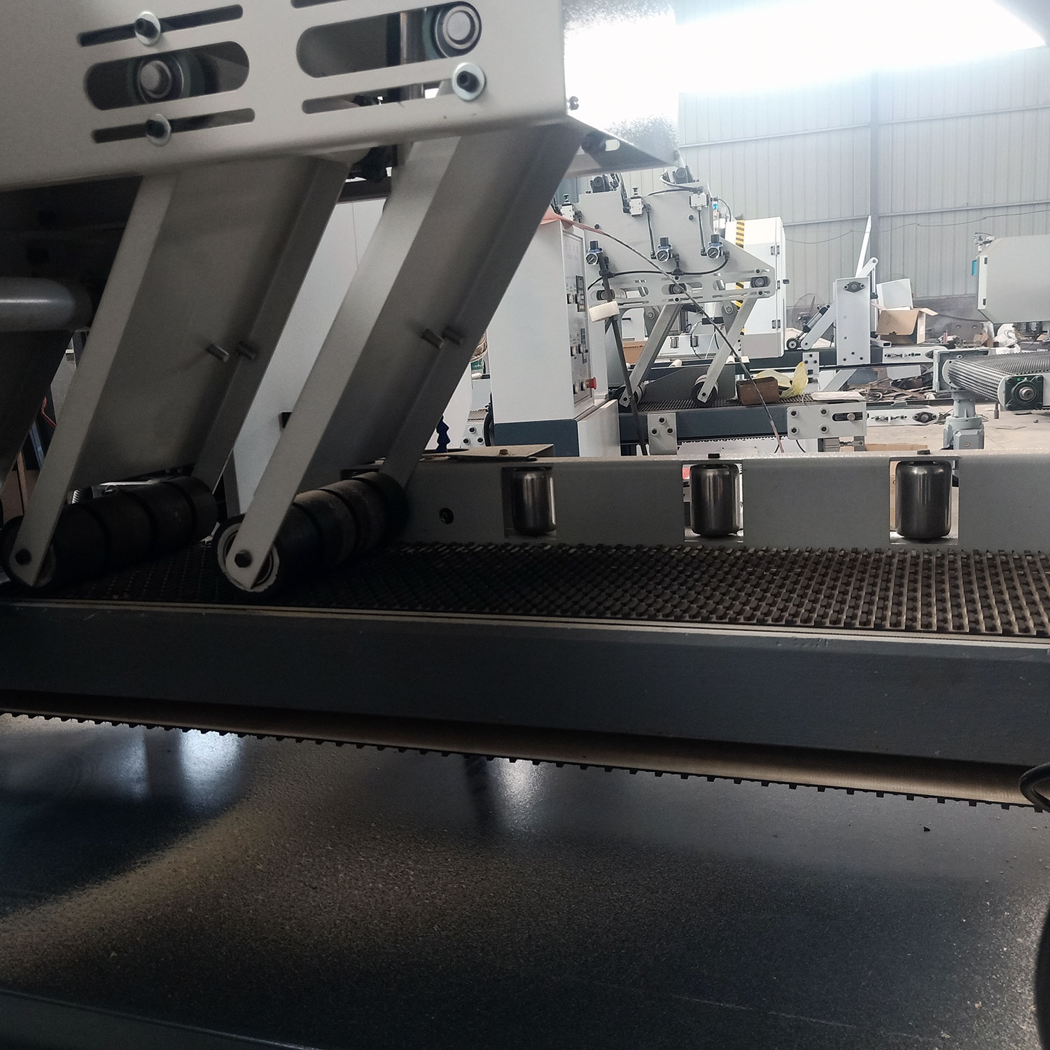 Станок ленточнопильный горизонтальный многопильный 2-6 пил MJ400