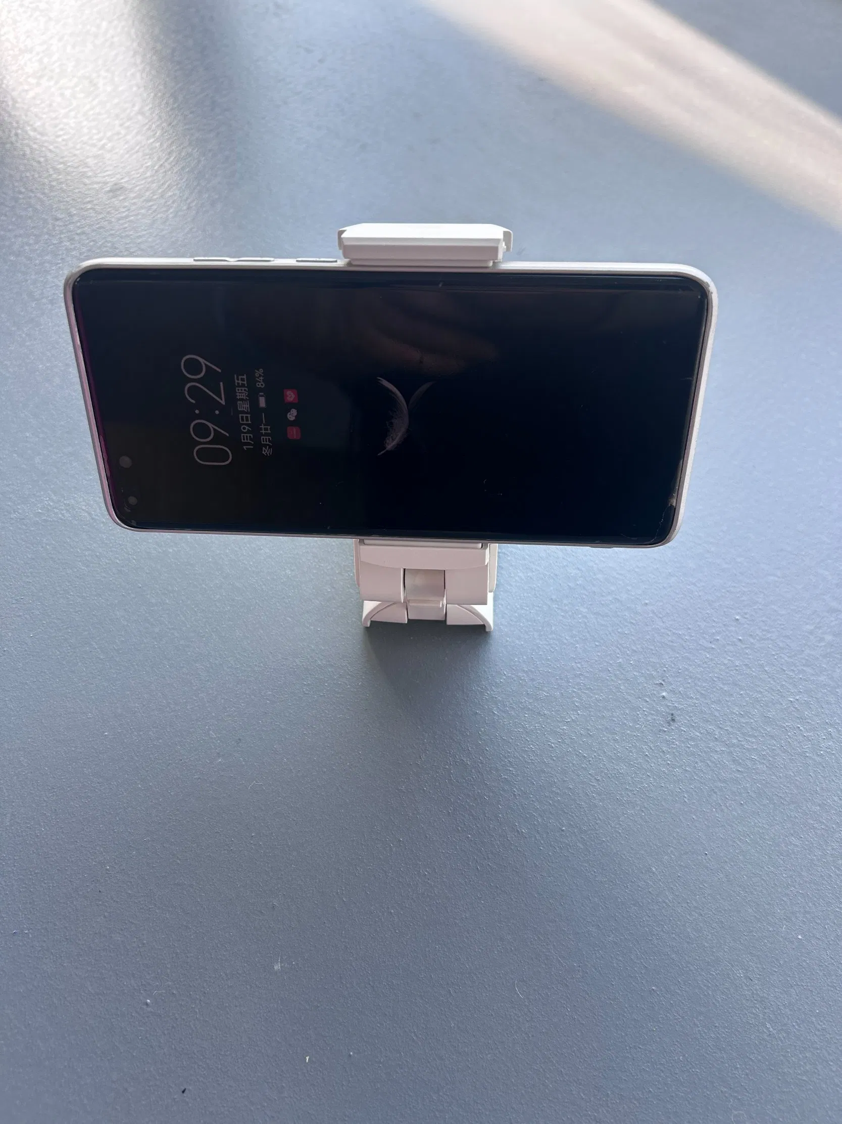 Складная подставка для телефона и планшета в самолет