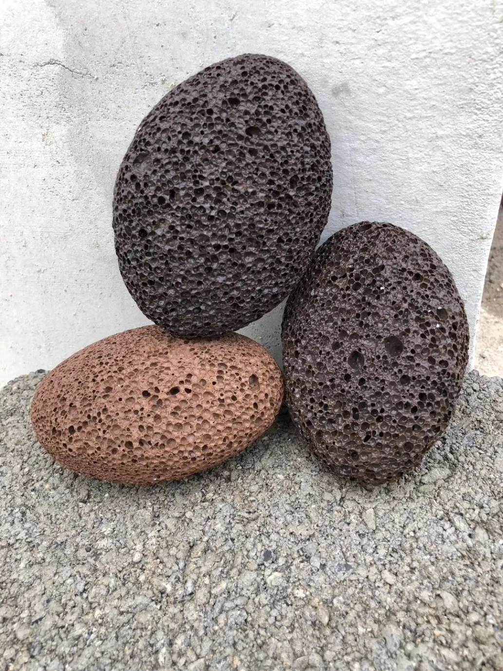 Light-Weight Pumice White Stone Float on Water for Foot Cleaner Filter Gardening Farm Growing Plants etc.