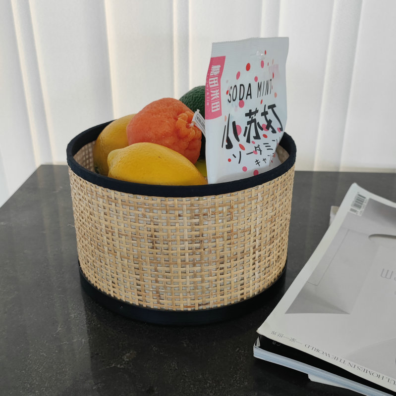 Корзина для хранения из ротанга и металла