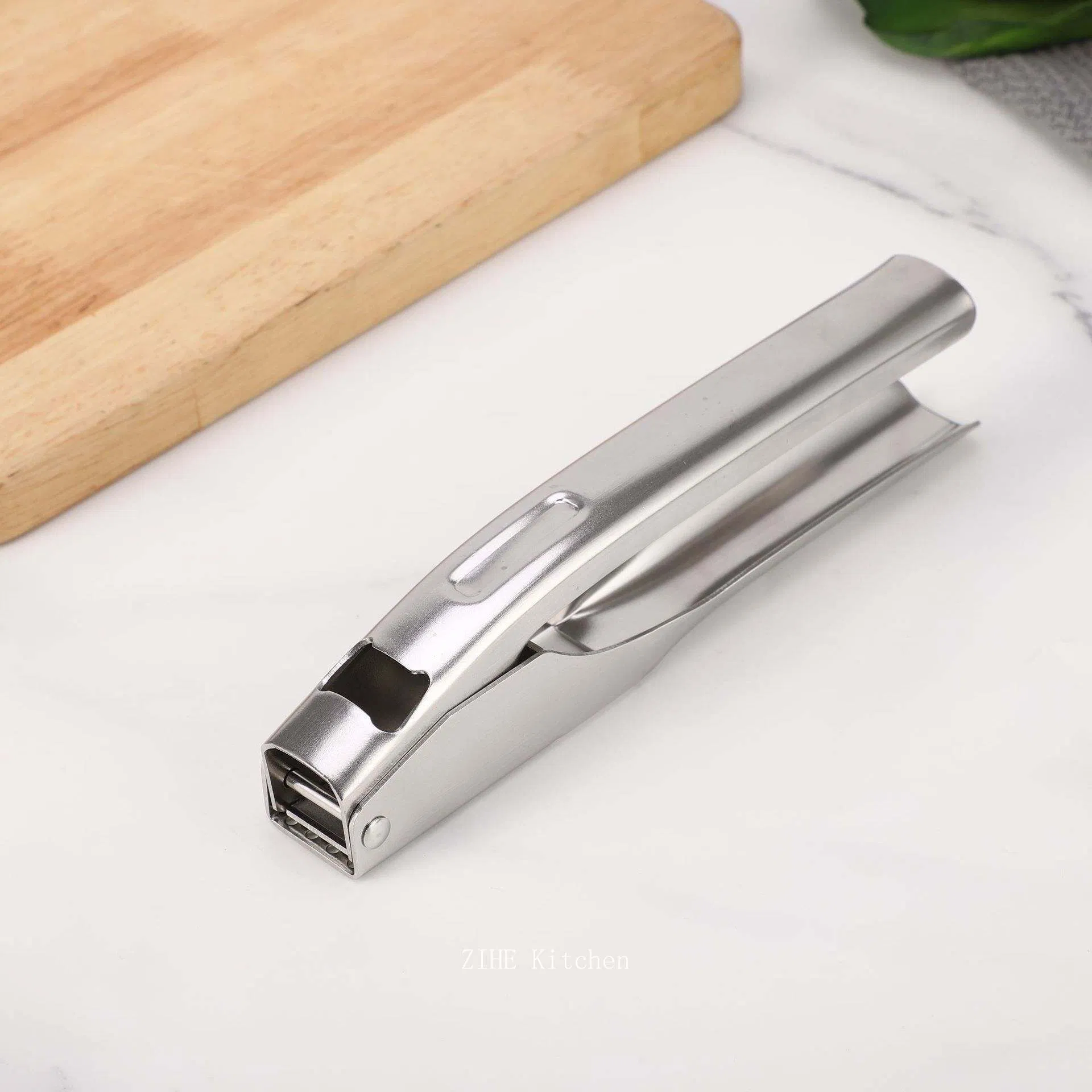 New Creative Stainless Steel Home Manual Garlic Stripping Kitchen Artifact Wholesale