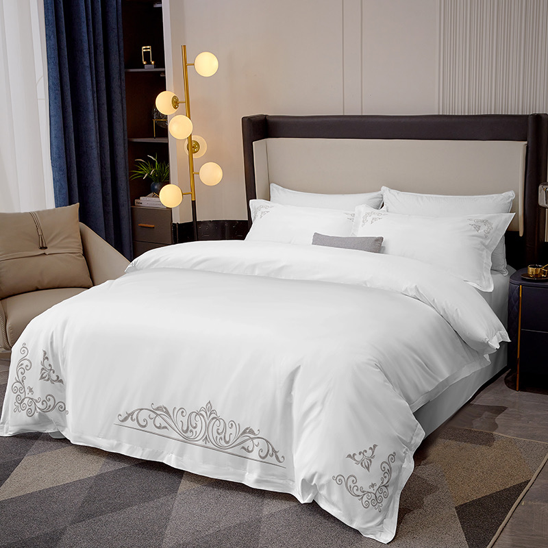 Queen King Size Four Pieces European Embroidery Duvet Cover Bedsheet Breathable & Cooling Bed Linen Hotel Luxury Bed Sheets ODM/OEM Bedding Set