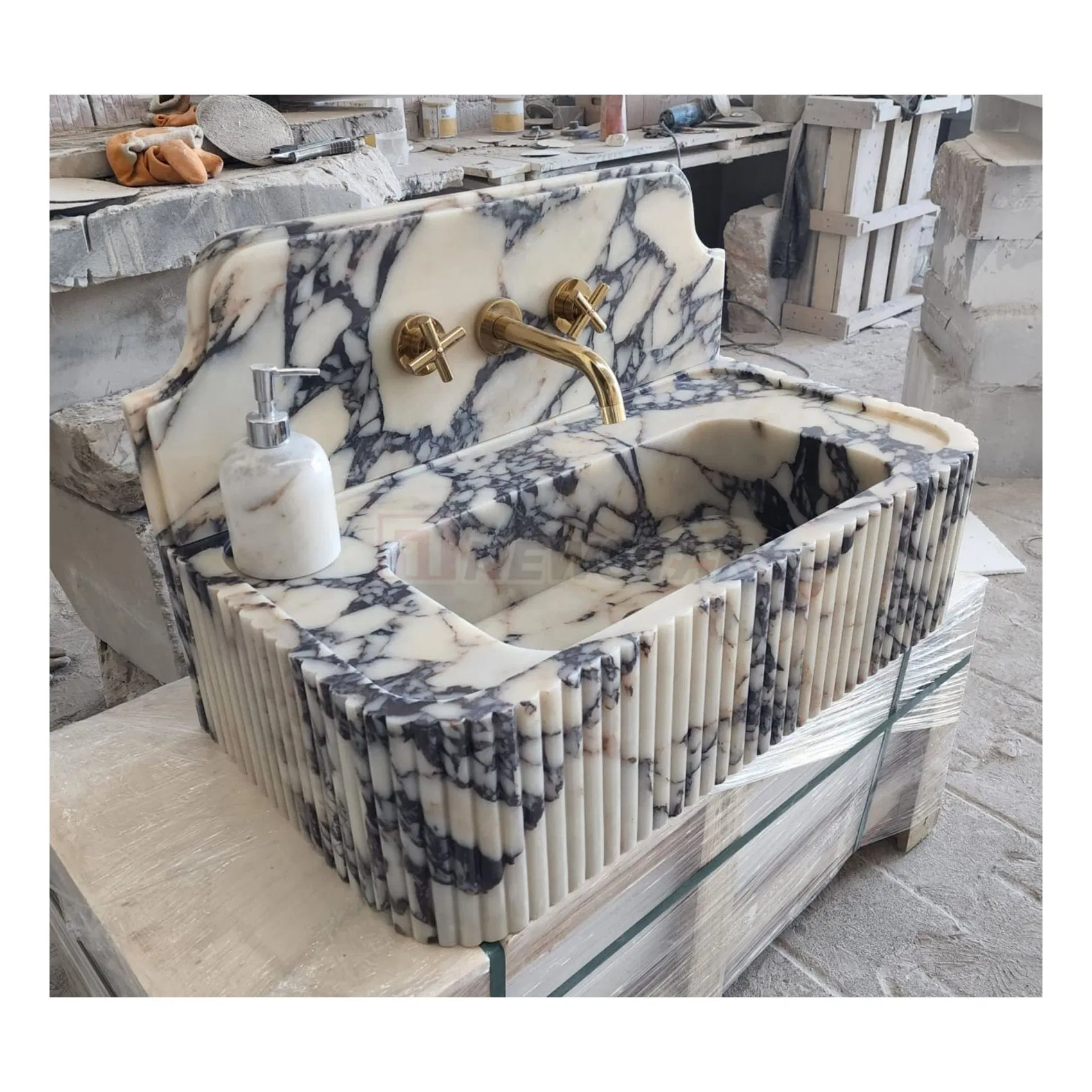 Раковина из мрамора Calacatta Viola с тумбой