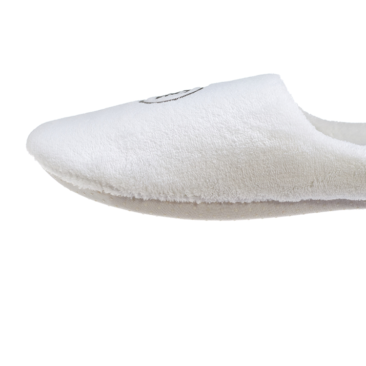 Custom Logo Reusable White Coral Fleece Anti Slip Sole Hotel Bathroom SPA House Disposable Slippers for Guests