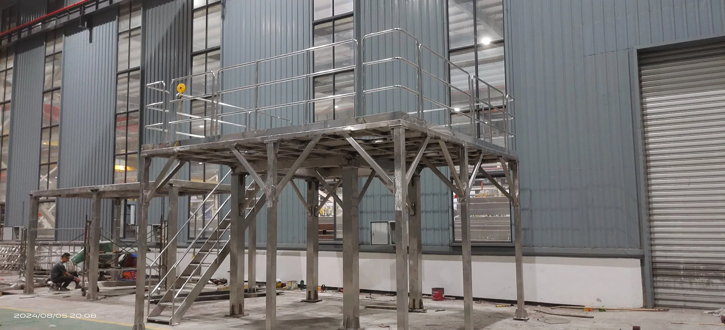 Factory Direct Export Welding Commercial Steel Staircases for Office Building