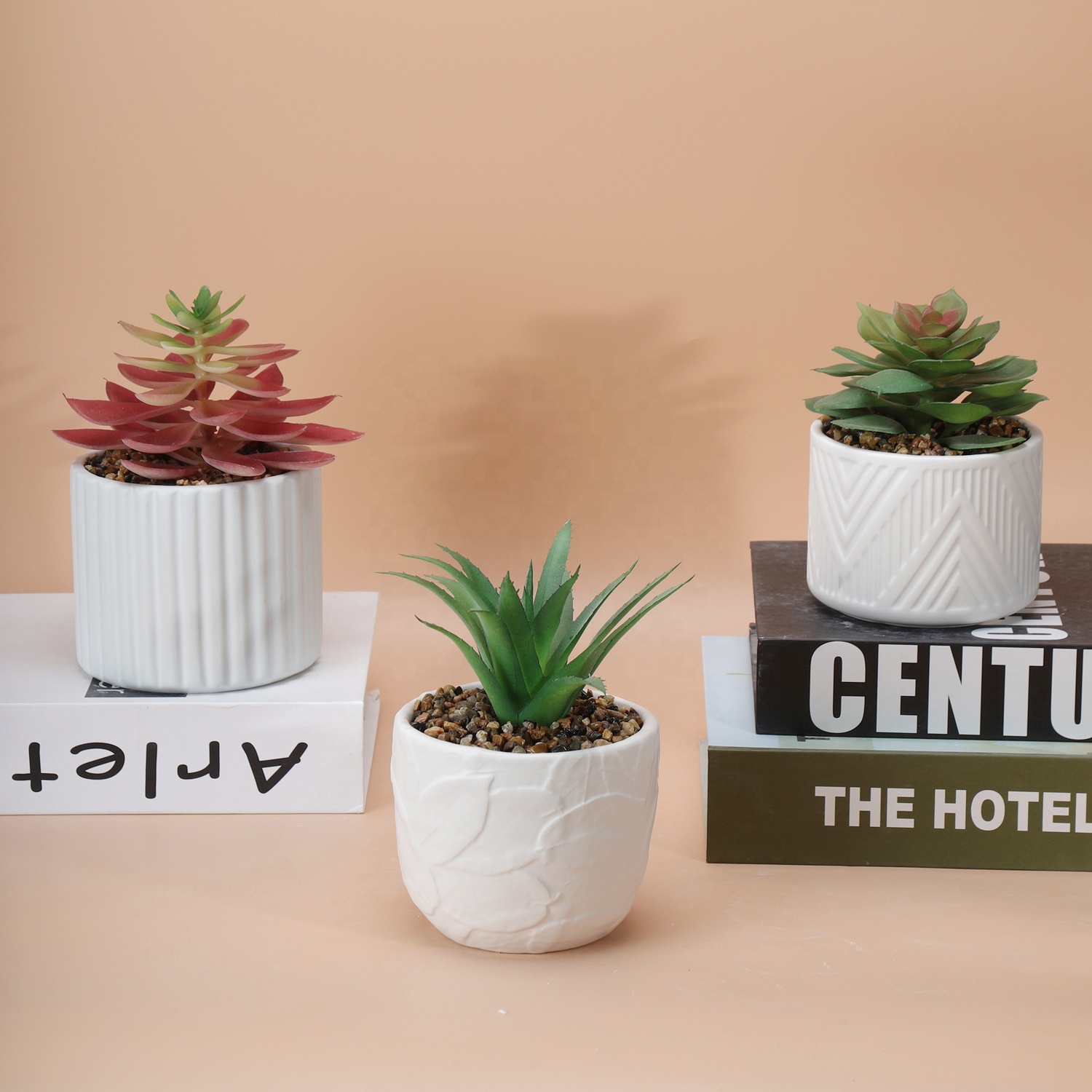 Горшок керамический садовый с растениями