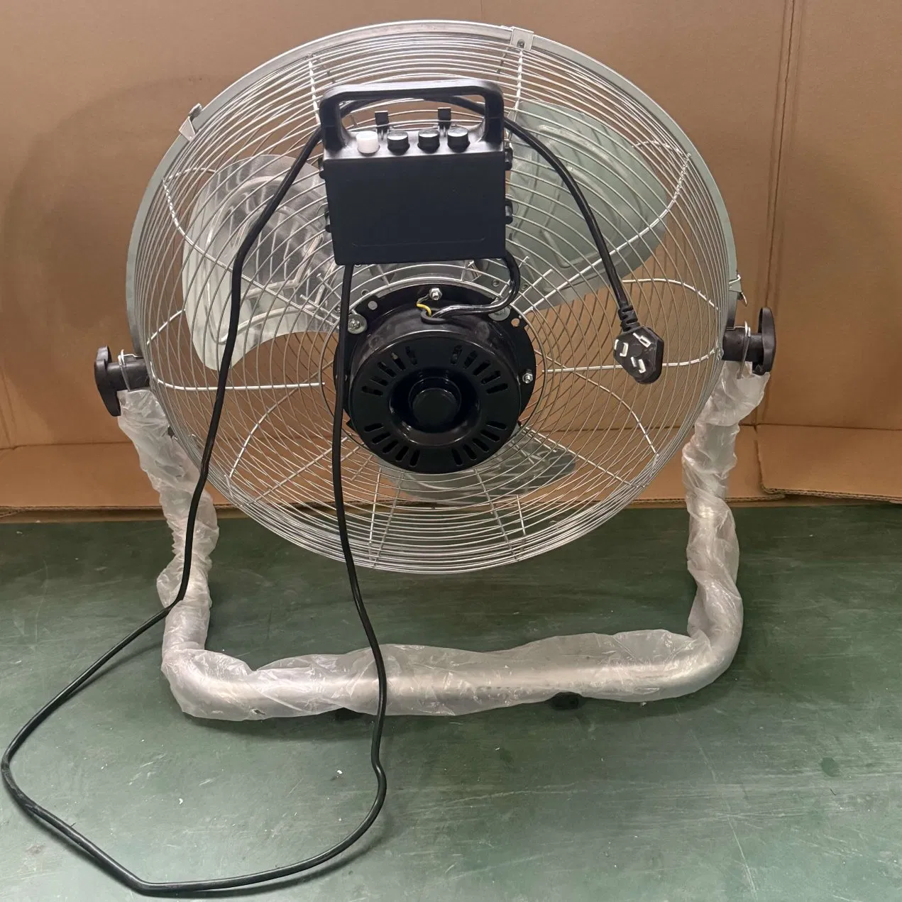 16 Inch Commercial Free Standing Metal Floor Fan Three-Speed High Wind Construction High Power