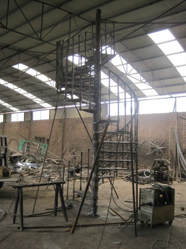 European Simple Style Decoration Wrought Cast Iron Spiral Stair (SYCI-065)