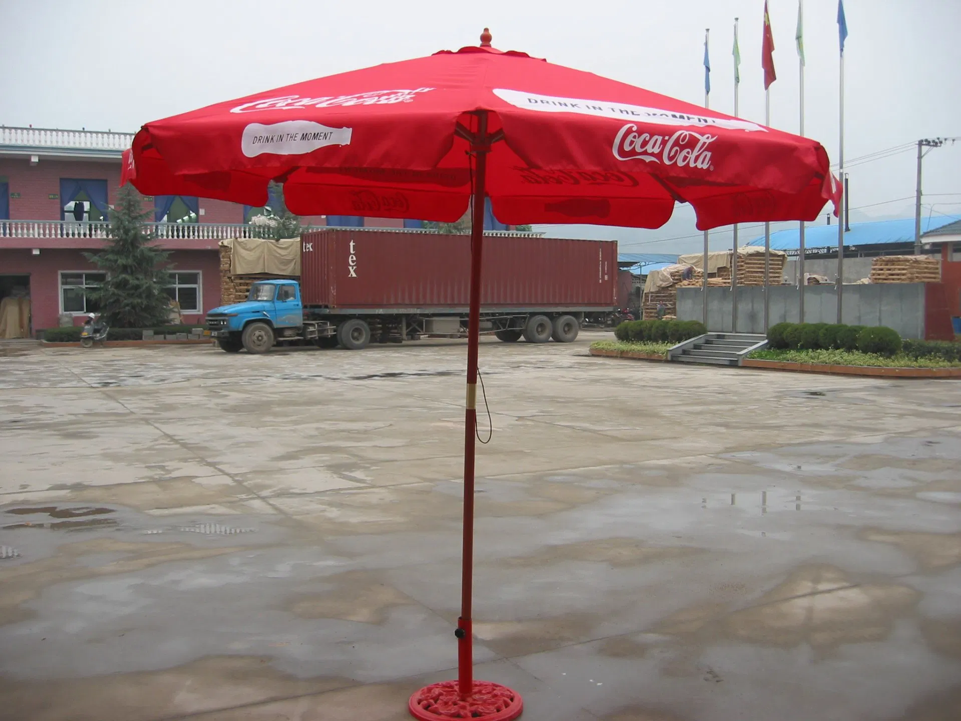 Деревянный рекламный зонт 2.7м для улицы