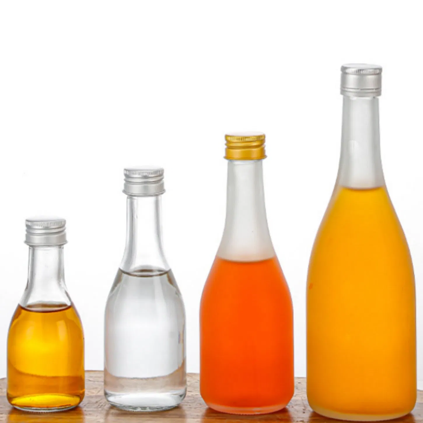 Прозрачные стеклянные бутылки со спиральными крышками