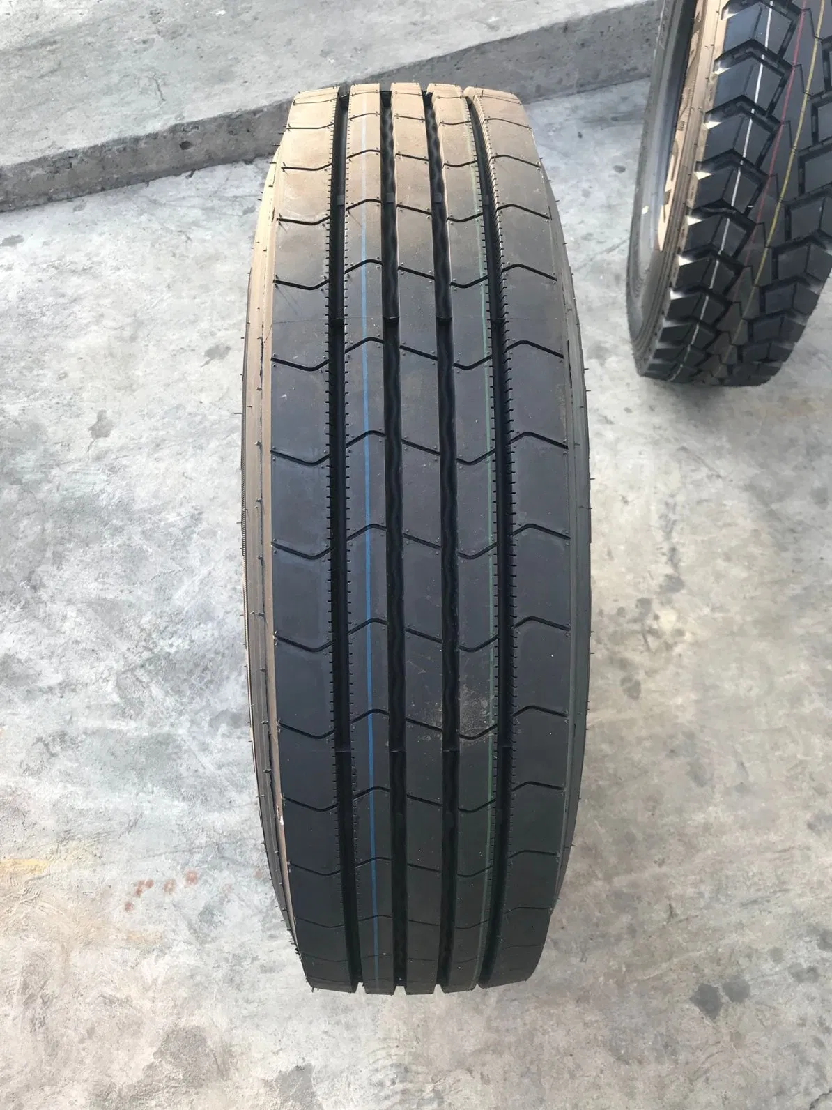 Constancy Brand Truck Tire 9.5R17.5 FC33 OEM Quality TBR Commercial Vehicle Fuel-Efficient All-Steel Tire