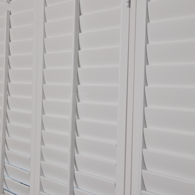 White Painting Interior Custom Window Shutter Wood Plantation Shutters
