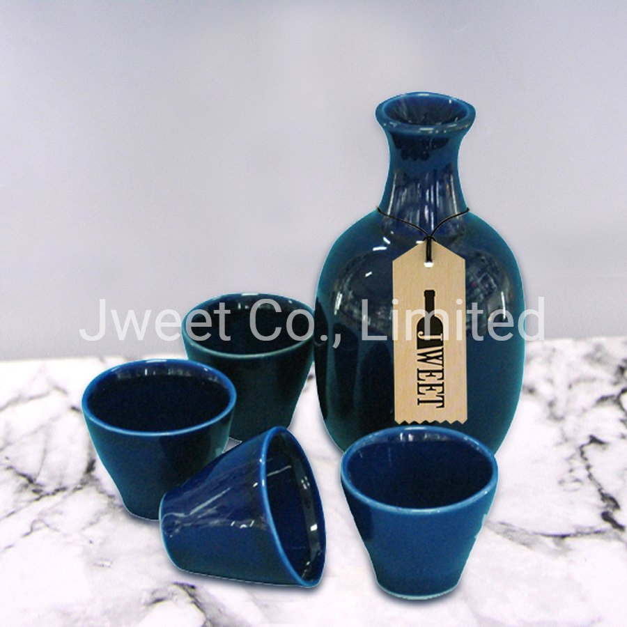 Factory Wholesale Traditional Elegant White Sake Ceramic Bottle with Cups