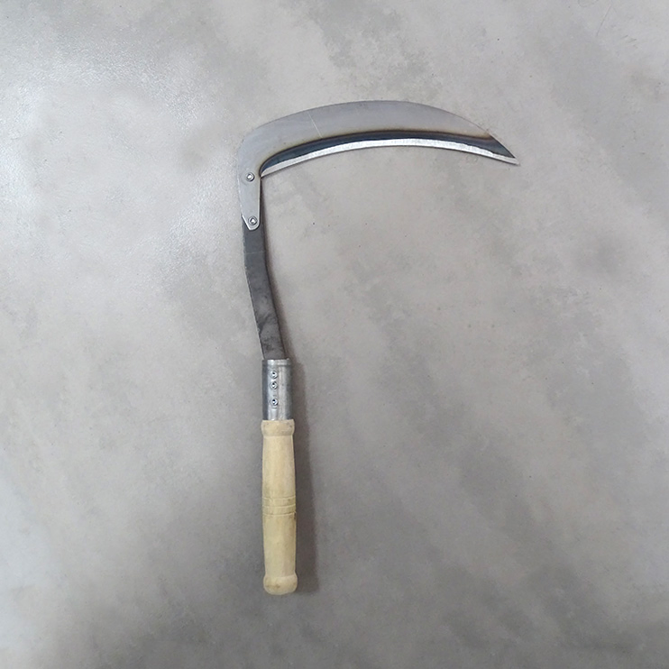 Factory Wholesale Gardening Tools Grass Sickle Steel Garden Scythe with Wooden Handle