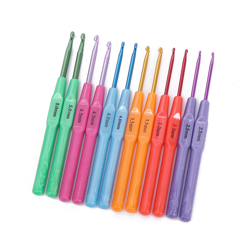 12 PCS/Set Plastic Handle Aluminum Crochet Hooks Colorful Knitting Needle Set