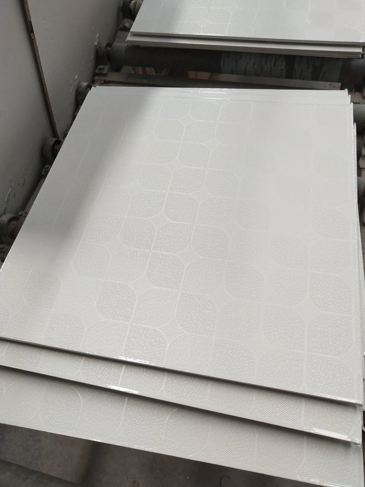 Low Price New Design Laminated PVC Gypsum Ceiling Tiles 600X600