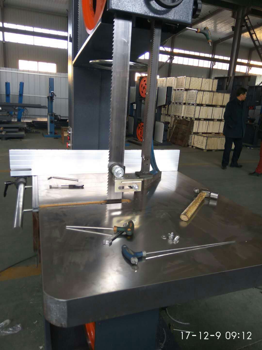 Ленточная пила по дереву ручная MJ396