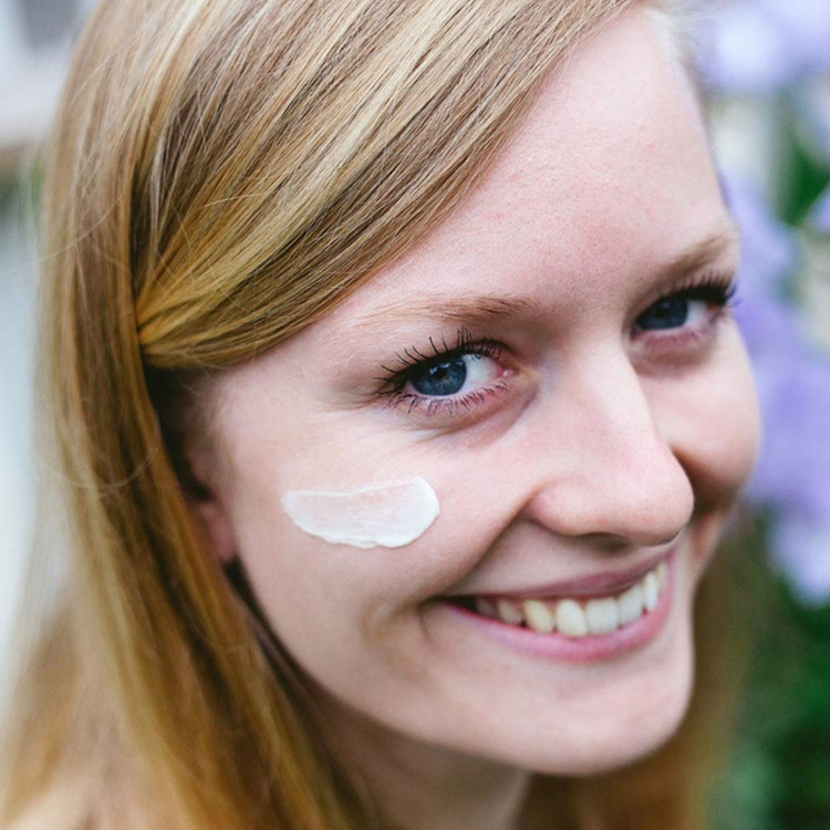 Private Custom Renewing Moisturizing & Smoothing Skin Eye Cream