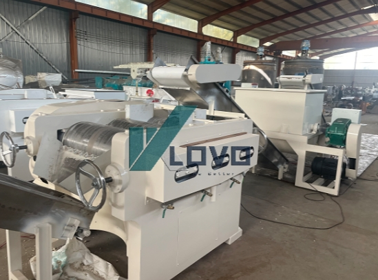 300/500/1000 /2000 Kg/H Laundry Soap Making Machine High Speed Mixer Vacuum Soap Plodder Machine Toilet Soap Making Machine