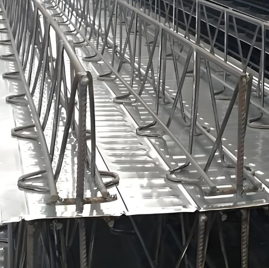 Heavy-Duty High Tensile Steel Deck with Truss Reinforcement