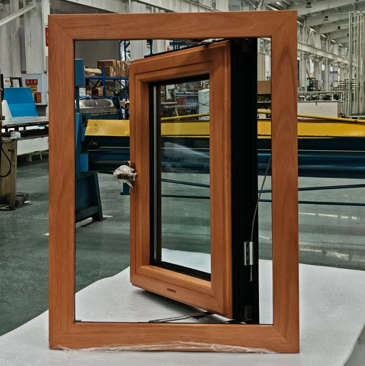 Thermal Insulation Sound Insulation Wood Clad Aluminum Aluminium Window Casement Tilt Turn Opening for Hotel Villa