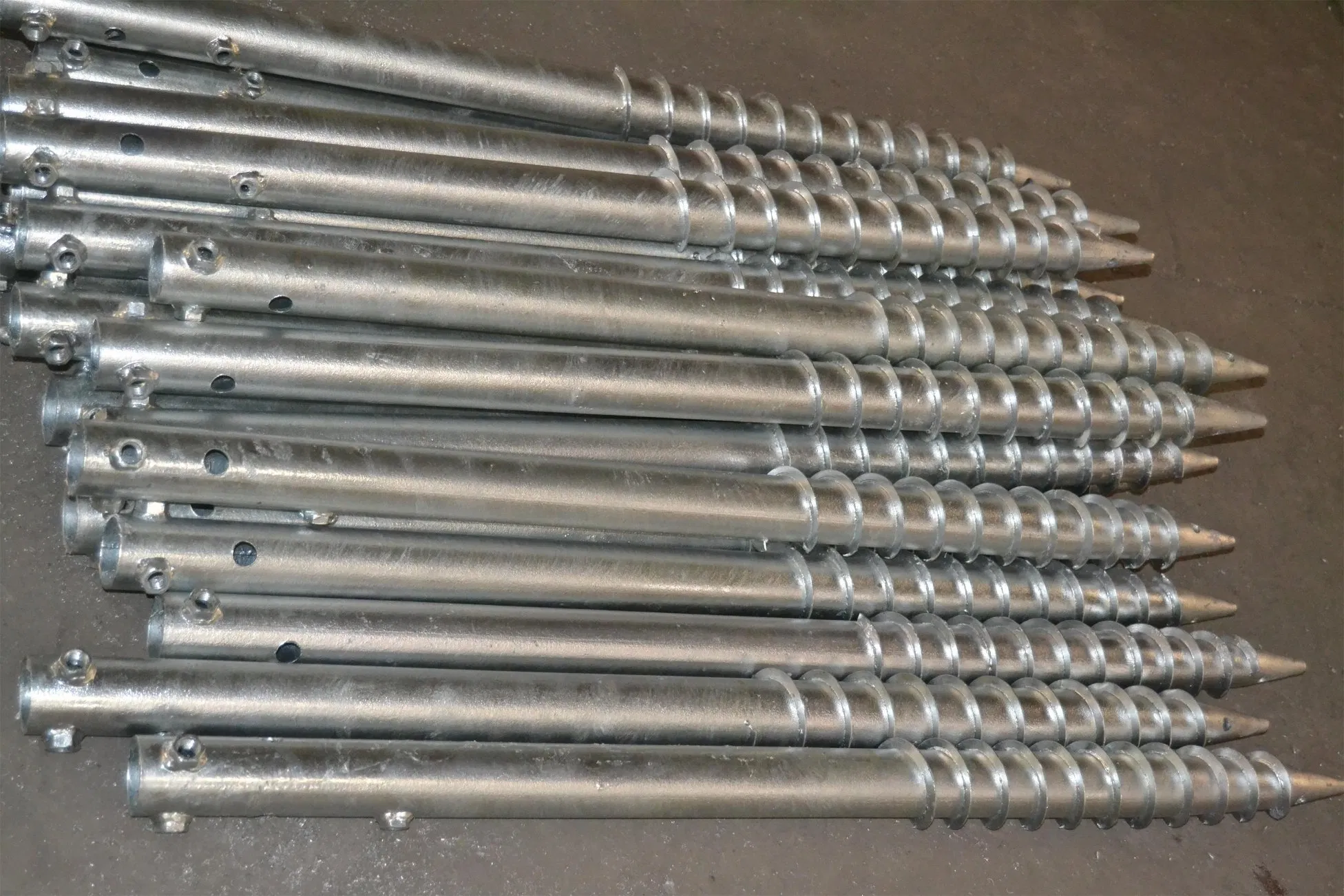 Грунтовый анкер оцинкованный длинный