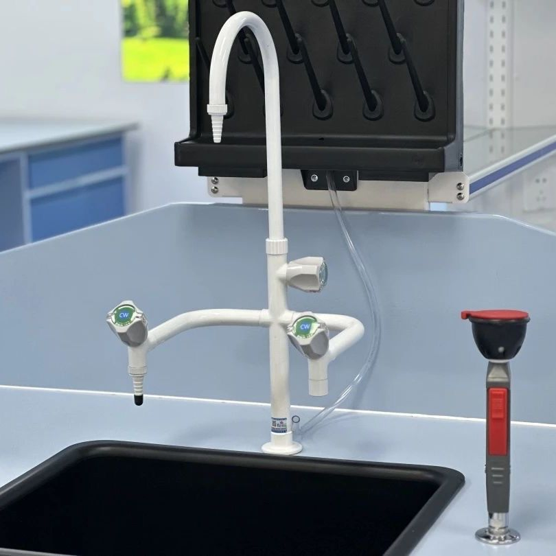 Лабораторный кран UV-стойкий для биологических экспериментов