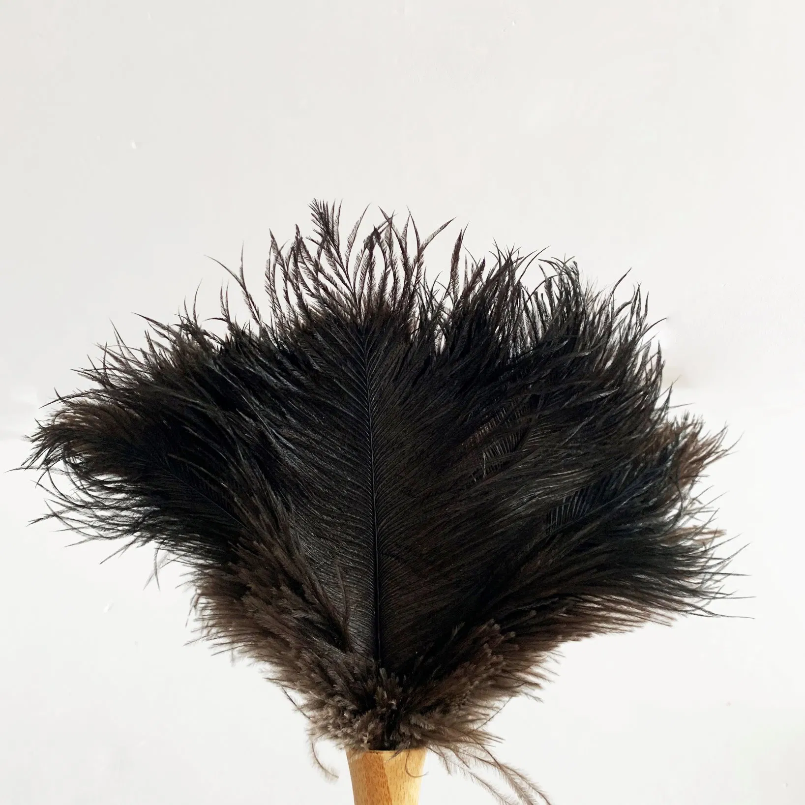 Super Soft Real Ostrich Feather Duster Bamboo Handle Natural Finish Brown Wood Home Furniture Duster Bamboo Ostrich Feather Duster