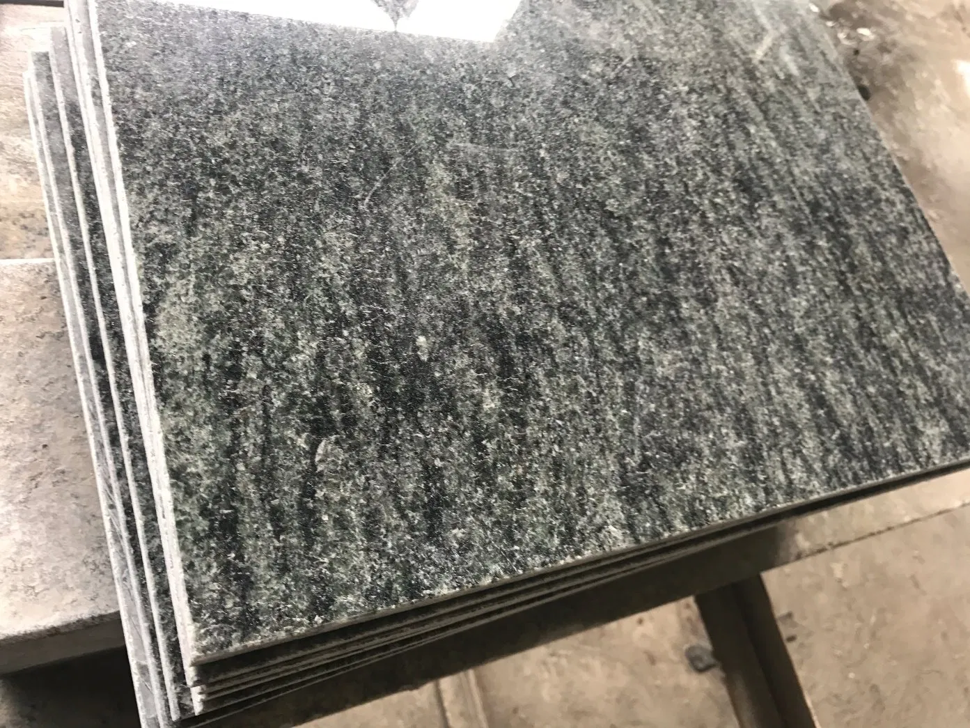 Polished Olive Green Granite Tile for Wall and Flooring