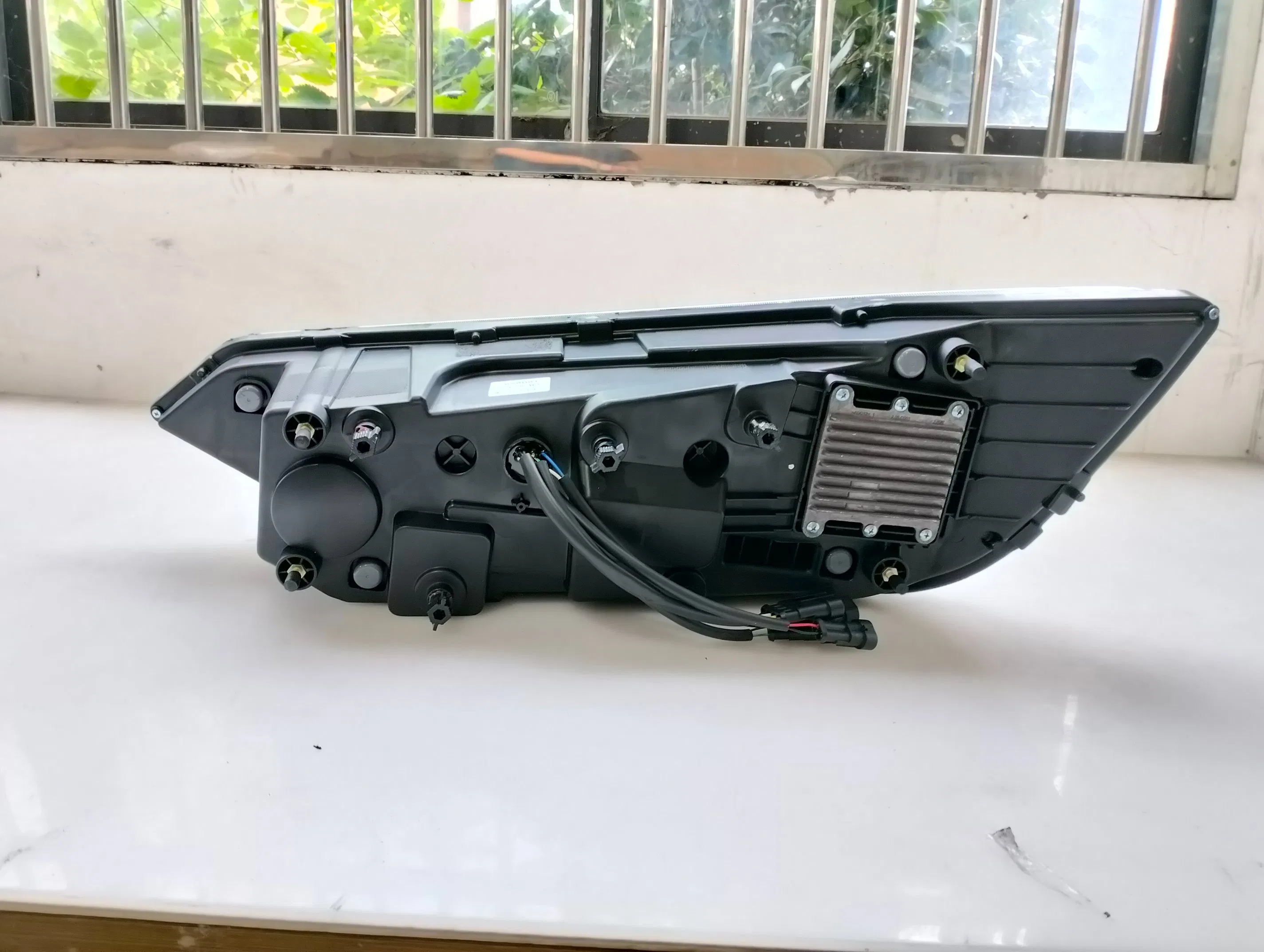 Indonesia Factory Tentrem Bus Parts Headlamp Rear Fog Light Lock Mirror