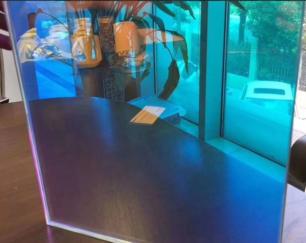 Дихроичное стекло для декора интерьера и фасадов