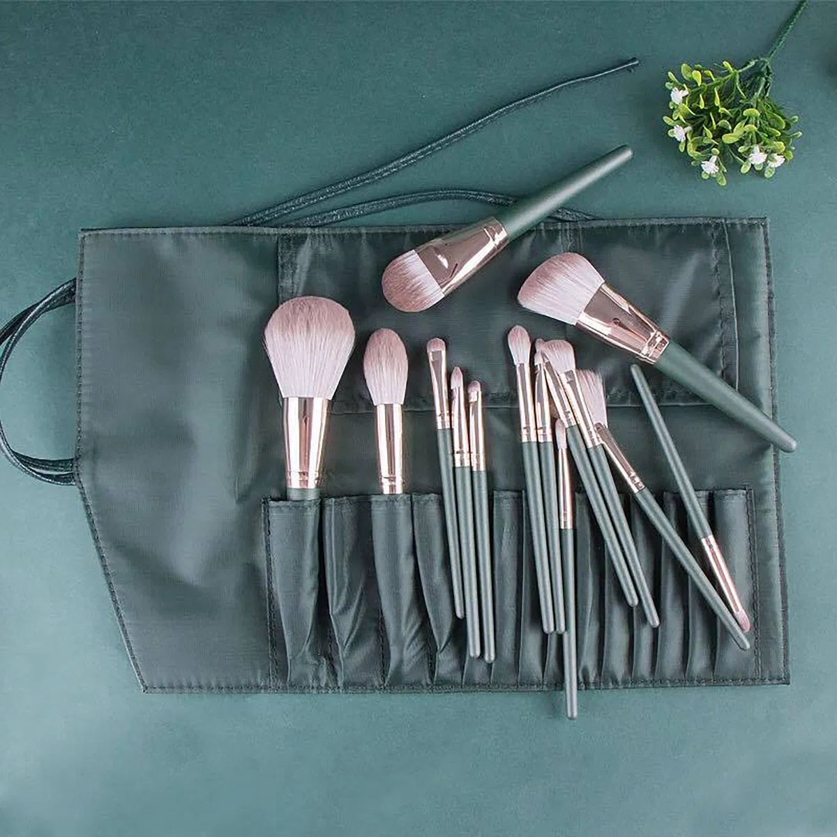 Green Makeup Brush Set: 13-Piece Portable Soft Hair Eye Shadow Blusher Powder Brushes