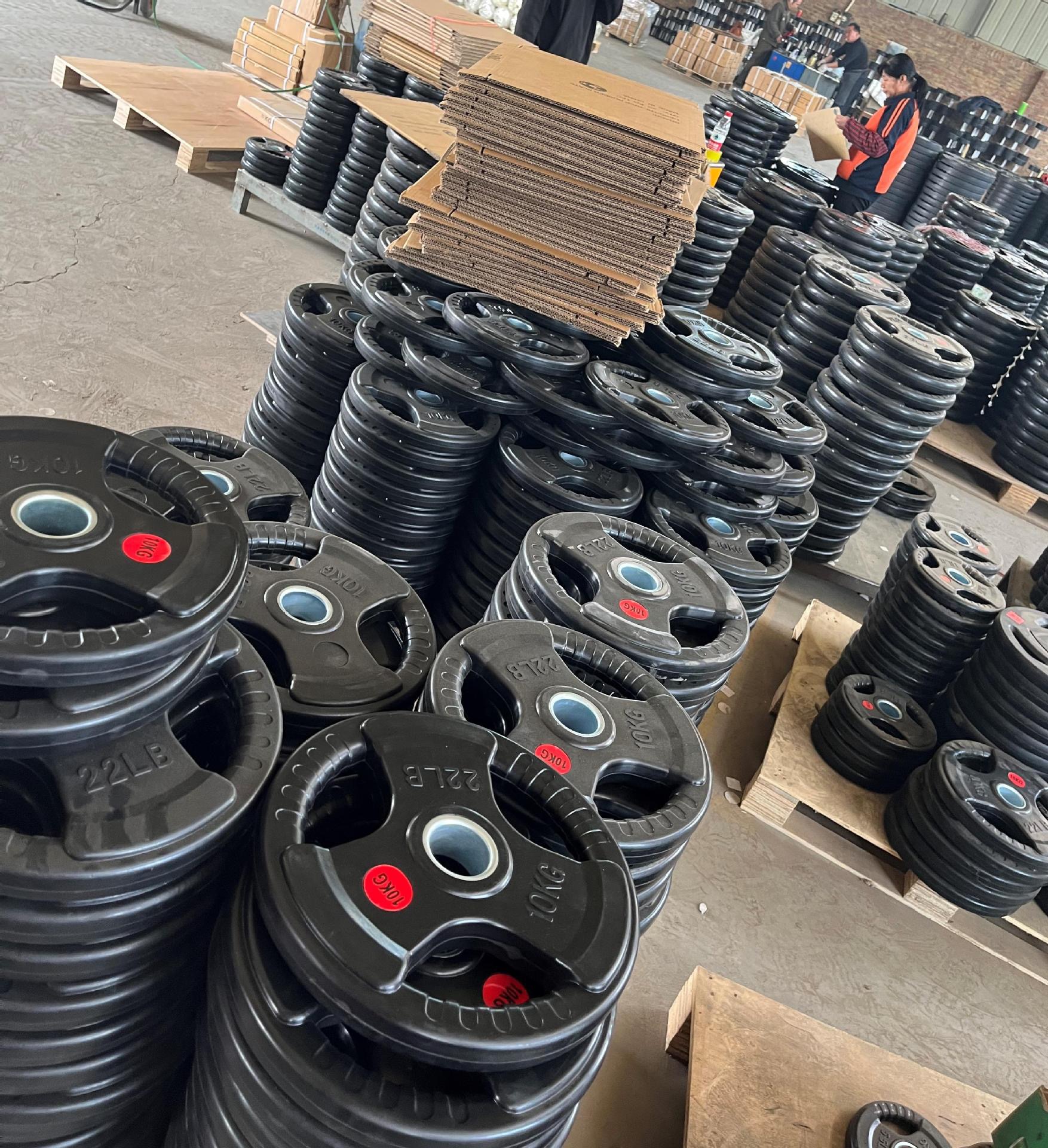 Диски чугунные с тремя отверстиями для штанги олимпийские