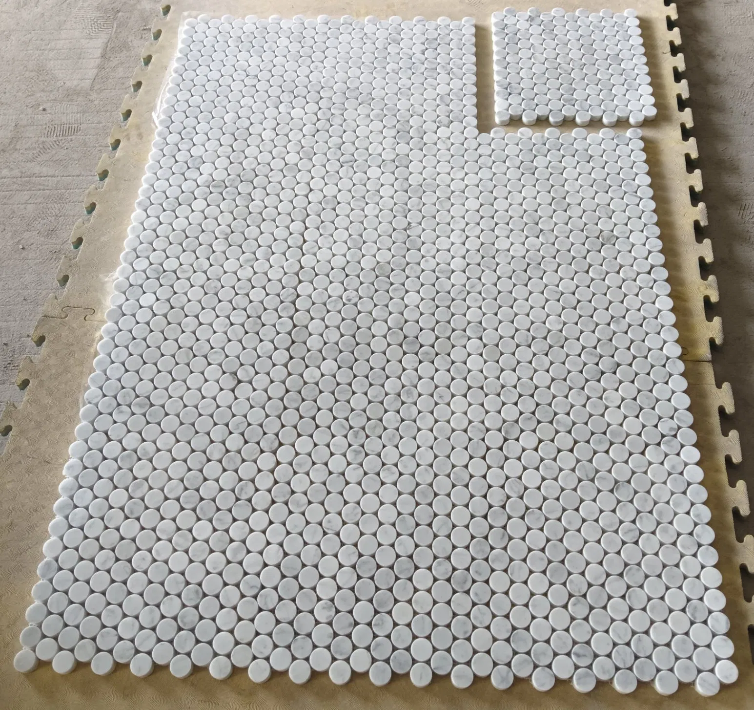 Polished/honed white/black/grey/brown/pink/green/red/yellow/gold/blue marble/travertine/limestone/basalt Penny Round Mosaic Floor Tile for Interior Floor/Wall