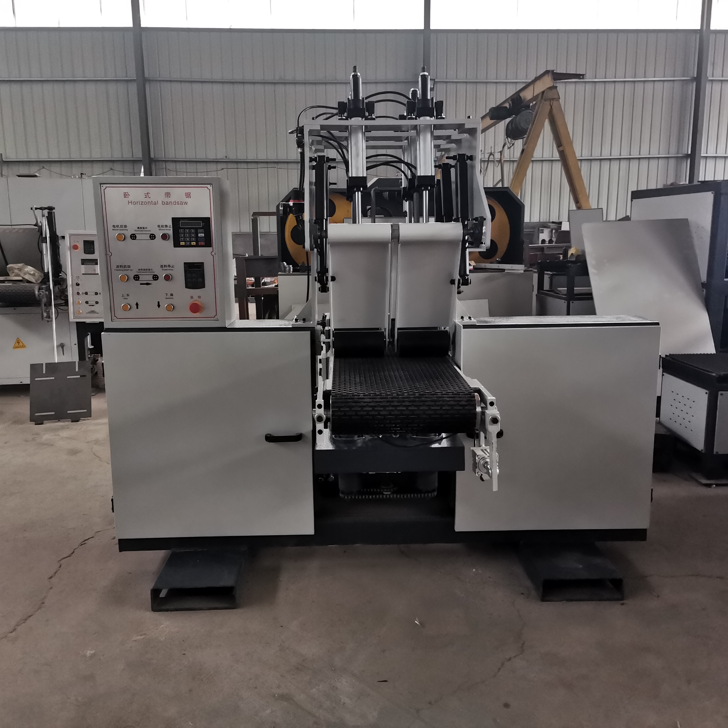 Станок ленточнопильный горизонтальный с ЧПУ по дереву